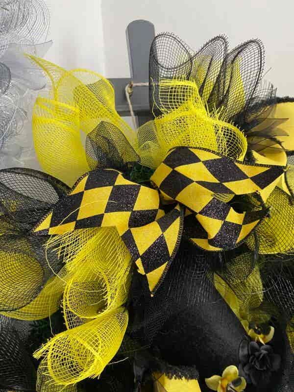 Bespoke Glam Mr Top Hat and Skull Halloween Decorative Wreath - Image 4