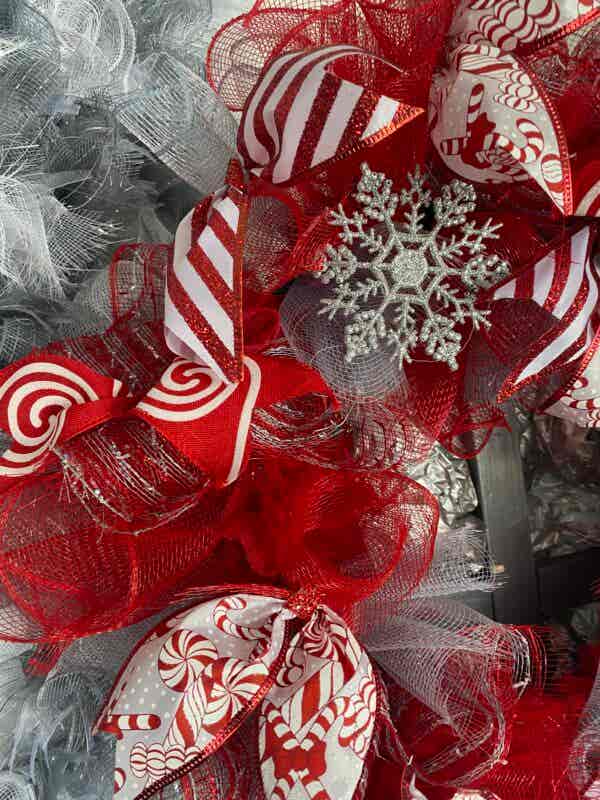 Bespoke Candy Cane Flow Decorative Wreath - Image 9