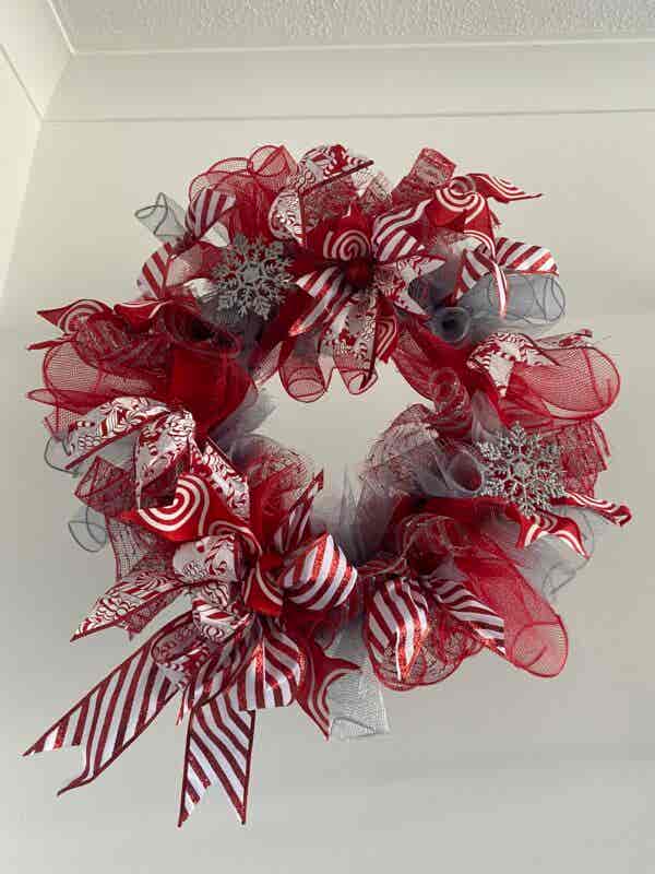 Bespoke Candy Cane Flow Decorative Wreath - Image 4