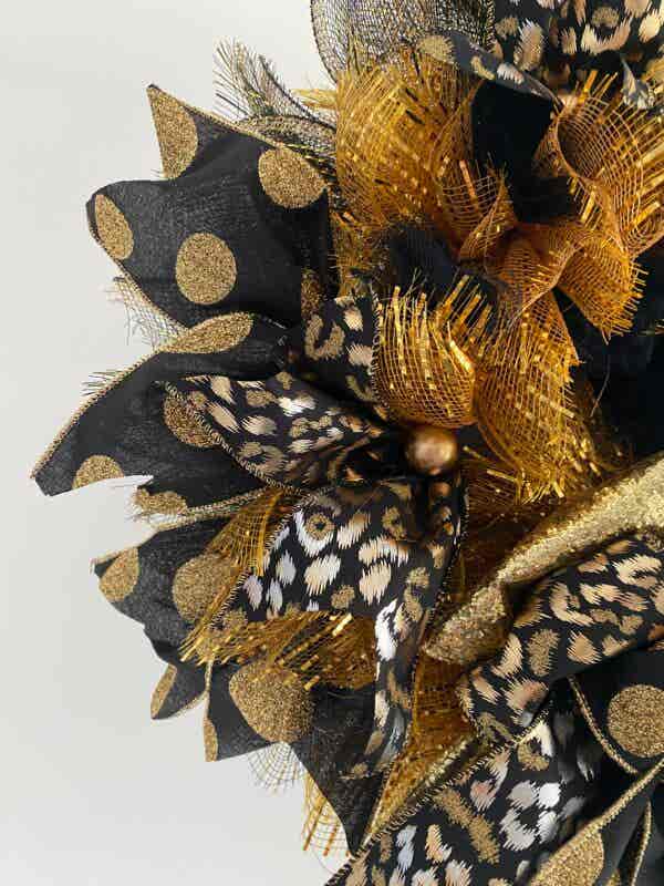 Bespoke Everything That Glitters Christmas Decorative Wreath - Image 7