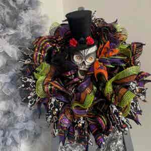 Bespoke Live & Let Die Decorative Wreath