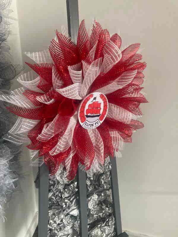 Bespoke Fitting Tribute Clyde Football Player Memorial Decorative Wreath - Image 5
