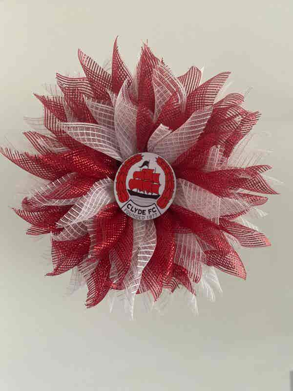Bespoke Fitting Tribute Clyde Football Player Memorial Decorative Wreath - Image 6