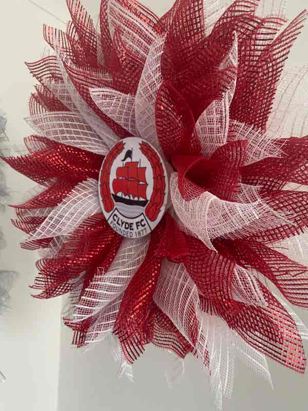 Bespoke Fitting Tribute Clyde Football Player Memorial Decorative Wreath - Image 7