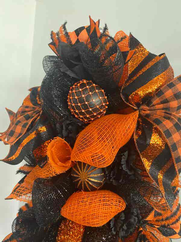 Bespoke Tangy Orange & Black Decorative Wreath - Image 9