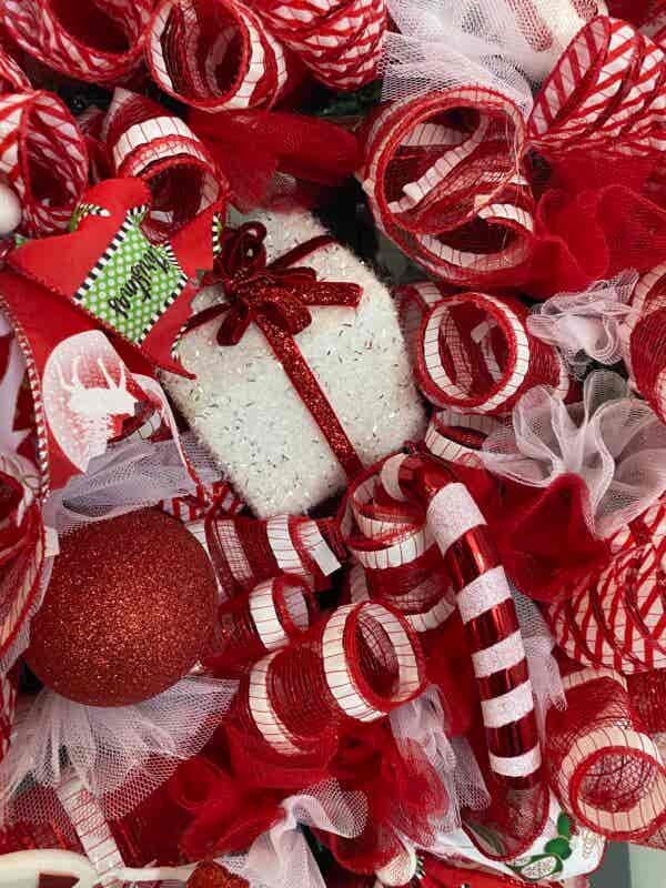 Bespoke Candy Canes All Boxed Up Decorative Wreath - Image 3