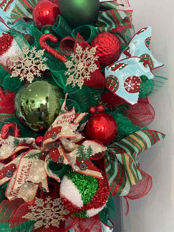 Bespoke Shimmering Emerald Domed Delight Decorative Wreath - Image 3